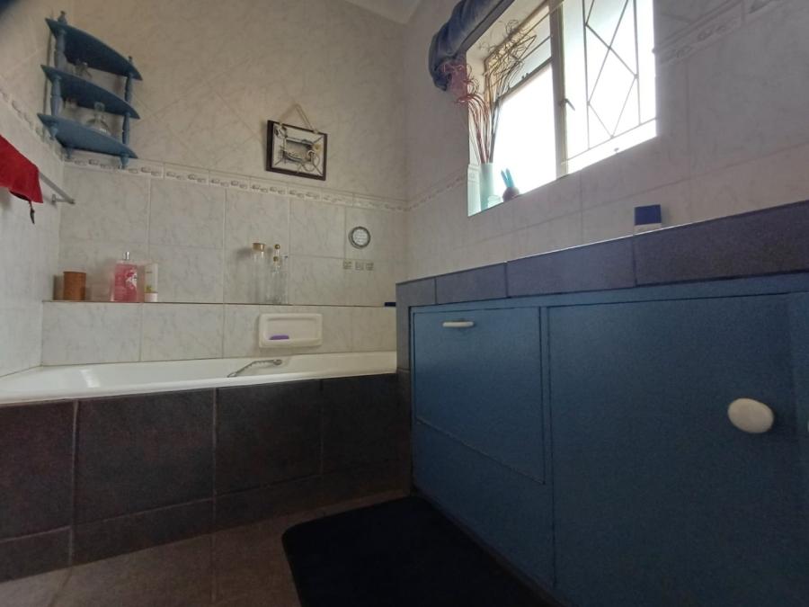 3 Bedroom Property for Sale in Flimieda North West